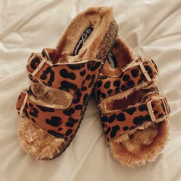 ❗️Last pair 6❗️Cheetah Print Fur Sandals - Picture 2 of 2
